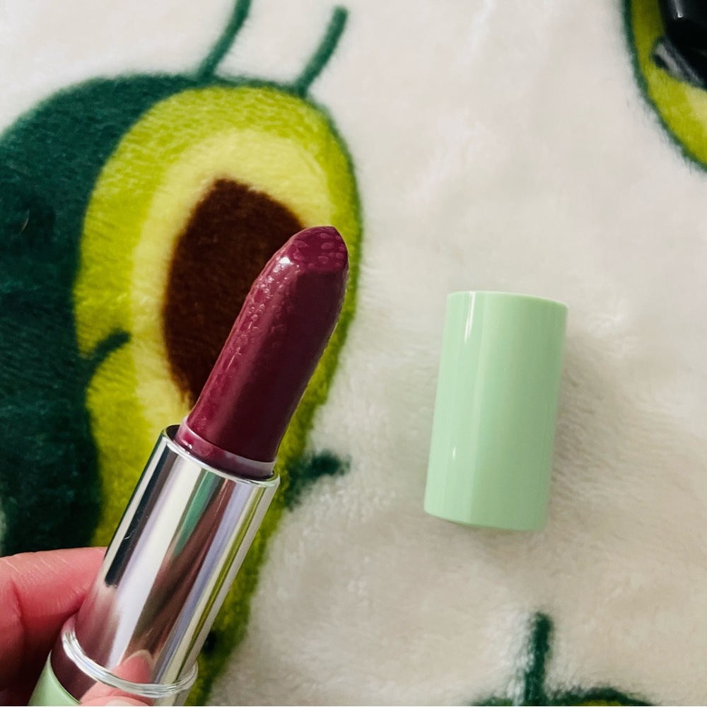 Clinique different Lipstick DIFFERENT GRAPE Never Used Box Missing